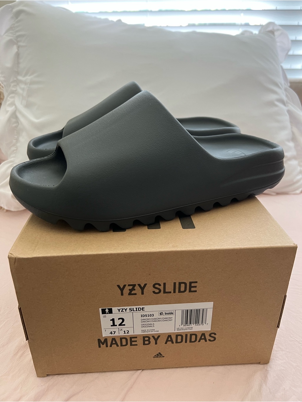 Adidas Yzy Slide &acirc;Dark Onyx&acirc;